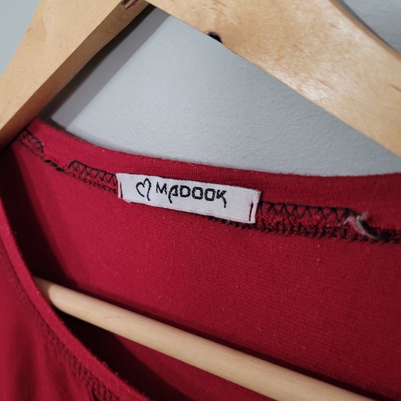 Meow red teeshirt with chenille cat patch - Picture 4 of 7